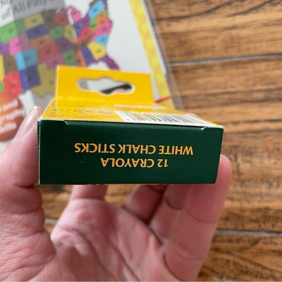 Crayola Lot of Chalk and Maps of the USA - Picture 3 of 5